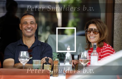 Amsterdam 2 mei 2026
Ruud Gullit en zijn vriendin Karin de Rooy op terras in Amsterdam zuid