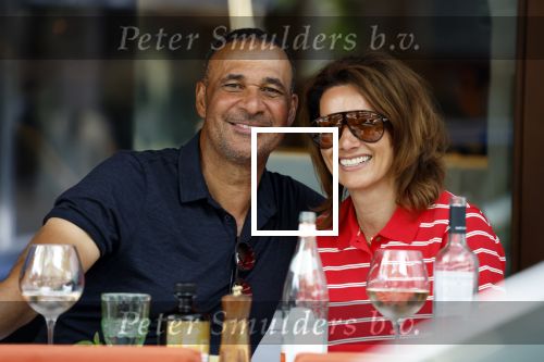 Amsterdam 2 mei 2026
Ruud Gullit en zijn vriendin Karin de Rooy op terras in Amsterdam zuid