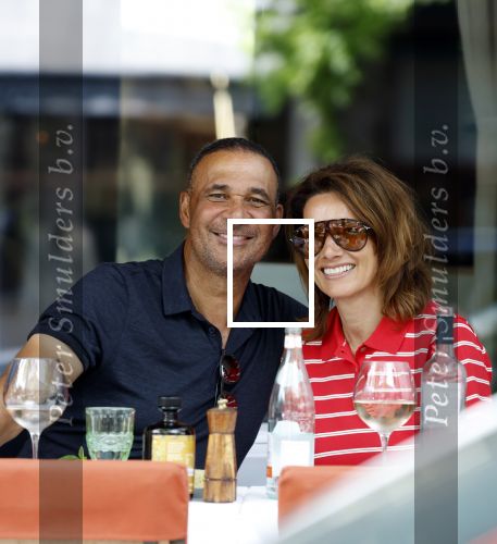 Amsterdam 2 mei 2026
Ruud Gullit en zijn vriendin Karin de Rooy op terras in Amsterdam zuid