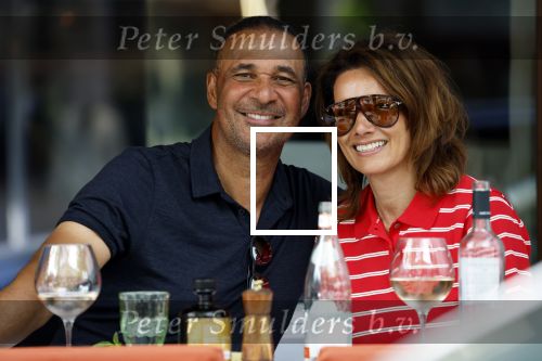 Amsterdam 2 mei 2026
Ruud Gullit en zijn vriendin Karin de Rooy op terras in Amsterdam zuid