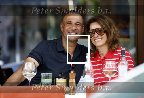 Amsterdam 2 mei 2026
Ruud Gullit en zijn vriendin Karin de Rooy op terras in Amsterdam zuid
