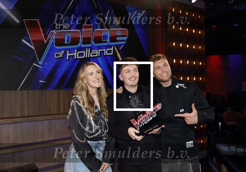 Hilversum 8 mei 2026
Finale van the Voice of Holland met Chantal janzen en Edson da Graca . De coaches zijn Suzen & freek Willie Wartaal Dinand Woesthoff en Ilse de Lange . de Finalisten Ruben Hillen Nieloefaar Bahadori Sanne v Assouw en Thijs Veldhuis . De bekendmaking was in RTL Tonight met Humberto Tan als presentator.
