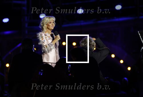 Amsterdam 5 mei 2026
5 mei Concert op de Amstel voor bevrijdingsdag . Koning Willem Alexander en Koningin Maxima zijn aanwezig .
Tineke Schouten en Splinter Chabot presenteren het . De artiesten die opterden zijn Roxeanne Hazes Acda en de Munnik Miss Envy Peru Edsilia Rombley Rolf Sanches en Fleur Raateland . Jamai Looman is dirigent .