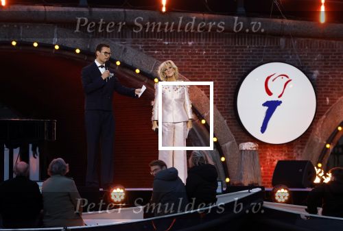 Amsterdam 5 mei 2026
5 mei Concert op de Amstel voor bevrijdingsdag . Koning Willem Alexander en Koningin Maxima zijn aanwezig .
Tineke Schouten en Splinter Chabot presenteren het . De artiesten die opterden zijn Roxeanne Hazes Acda en de Munnik Miss Envy Peru Edsilia Rombley Rolf Sanches en Fleur Raateland . Jamai Looman is dirigent .