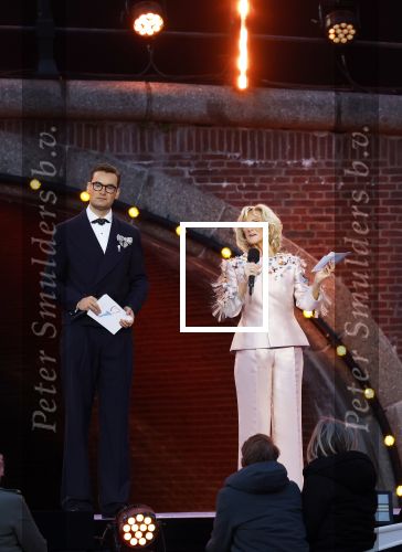 Amsterdam 5 mei 2026
5 mei Concert op de Amstel voor bevrijdingsdag . Koning Willem Alexander en Koningin Maxima zijn aanwezig .
Tineke Schouten en Splinter Chabot presenteren het . De artiesten die opterden zijn Roxeanne Hazes Acda en de Munnik Miss Envy Peru Edsilia Rombley Rolf Sanches en Fleur Raateland . Jamai Looman is dirigent .