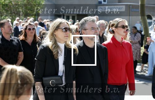 s Gravenzande 1 mei 2026
Begrafenis Jade Kops . Koningin Maxima heeft een mooi bloemstuk gestuurd . William Rutten kwam met zijn vrouw