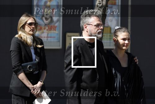 s Gravenzande 1 mei 2026
Begrafenis Jade Kops . Koningin Maxima heeft een mooi bloemstuk gestuurd . William Rutten kwam met zijn vrouw