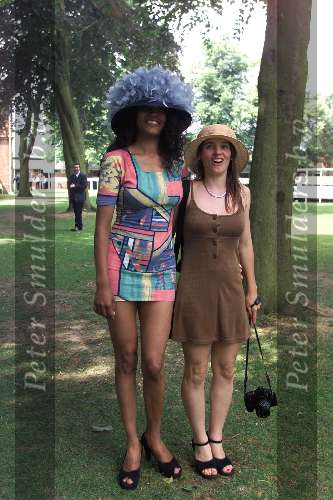 Ascot ( Engeland ) 17 juni 1999
Hoeden...hoeden  en nog meer hoeden op de LADY\'S-day tijdens de Ascot paardenraces