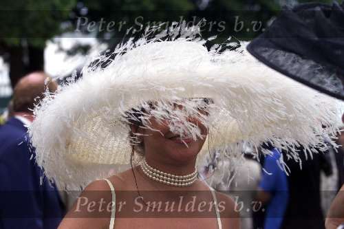 Ascot ( Engeland ) 17 juni 1999
Hoeden...hoeden  en nog meer hoeden op de LADY\'S-day tijdens de Ascot paardenraces
