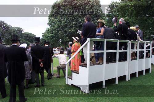 Ascot ( Engeland ) 17 juni 1999
Hoeden...hoeden  en nog meer hoeden op de LADY\'S-day tijdens de Ascot paardenraces