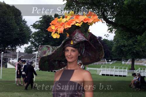 Ascot ( Engeland ) 17 juni 1999
Hoeden...hoeden  en nog meer hoeden op de LADY\'S-day tijdens de Ascot paardenraces