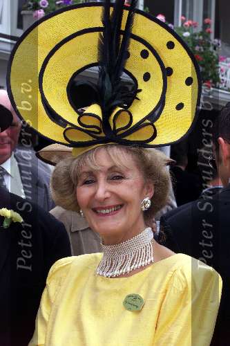 Ascot ( Engeland ) 17 juni 1999
Hoeden...hoeden  en nog meer hoeden op de LADY\'S-day tijdens de Ascot paardenraces