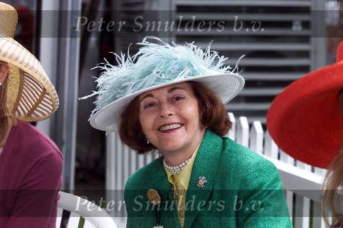 Ascot ( Engeland ) 17 juni 1999
Hoeden...hoeden  en nog meer hoeden op de LADY\'S-day tijdens de Ascot paardenraces
