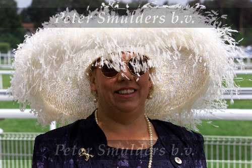 Ascot ( Engeland ) 17 juni 1999
Hoeden...hoeden  en nog meer hoeden op de LADY\'S-day tijdens de Ascot paardenraces