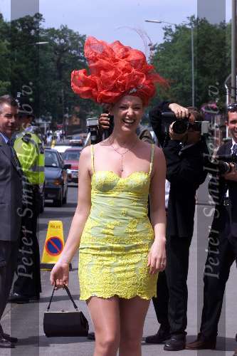 Ascot ( Engeland ) 17 juni 1999
Hoeden...hoeden  en nog meer hoeden op de LADY\'S-day tijdens de Ascot paardenraces