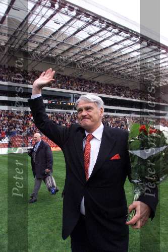 Afscheid Bobby Robson van Eindhovens publiek
16-05-99
Op de achtergrond de Hr. Slofstra