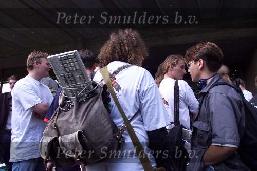 Eindhoven, 4 juni 1999
Hackers en komputerfreaks bij de TU in eindhoven