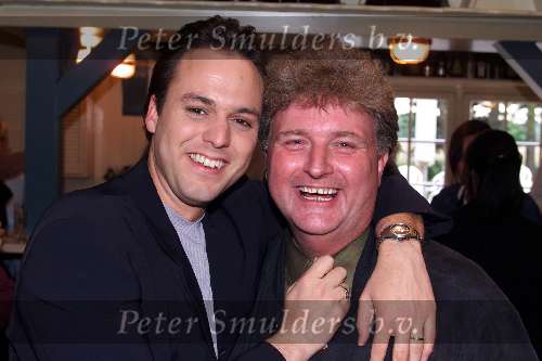 Blaricum, 8 juni 1999
Uitreiking CD van Koos Alberts
Op de foto Frans Bauer met Emile Hartkamp
