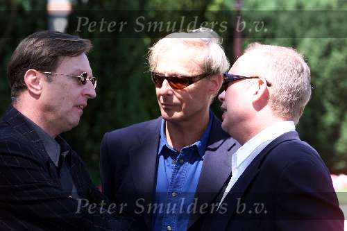 Amsterdam 16 juni 1999
Begrafenis Ex-vriend  van Hans v d Togt die is overleden aan aids.
Frans Mulder in gesprek met Jan Swinkels