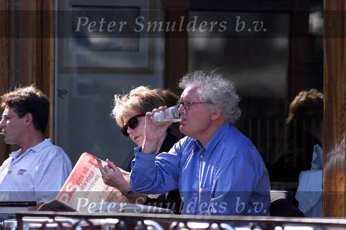 Amsterdam 16 juni 1999
De ontslagen Henk Spaan met vrouw en dochter op een amsterdams terras