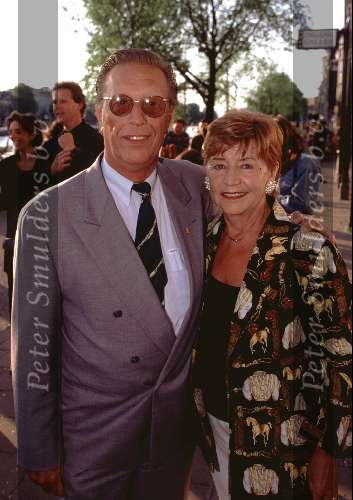 John de Mol Sr. met zijn vrouw
17 mei 1998