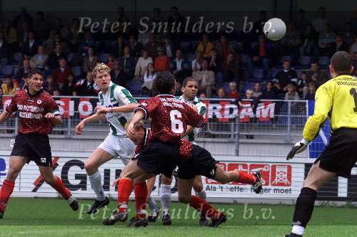 Rotterdam, 13 juni 1999
Wedstrijd in de nakompetitie tussen Excelsior-FC Groningen, eindstand 2-2
Hugo (FC Groningen ) en Pascal Averdijk ( blond FC Groningen)