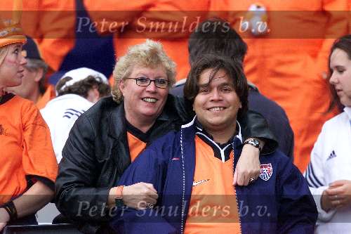 Rotterdam, 25 juni 2000   Euro 2000
Nederland-Yougoslavie, eindstand 6-1
Vrouw en zoon Andre vd Ley