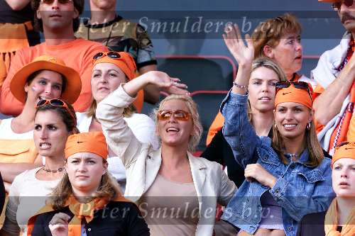 Doelpunten: Patrick kluivert, Ronald de Boer en Boudewijn Zenden
Rotterdam16 juni 2000 Euro 2000
Nederland-Denemarken, eindstand 3-0
vrouwen van spelers  Angela Kluivert