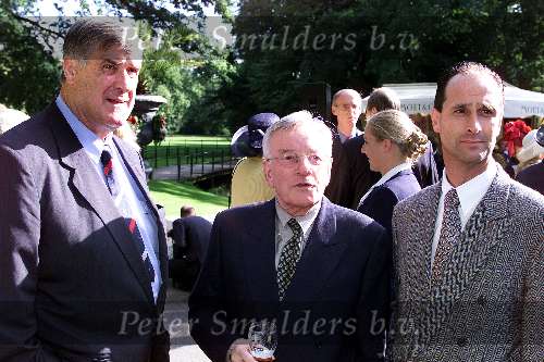 Breukelen 7 juni 2000
Haringparty op Nijenrode.
Anton Geesink met zoon en Joop  vd Reyden