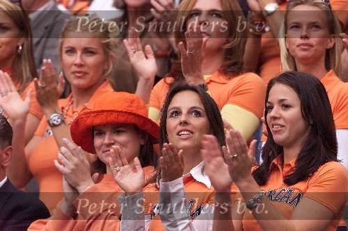 Amsterdam 11 juni 2000
Nederland-Tjechie 1-0 tijdens EK
Vriendinnen spelers midden inmiddels ex-vriendin van Boudewijn Zenden en sinds Oktober vriendin van Xander Buisonje
Europees Kampioenschap voetbal 2000