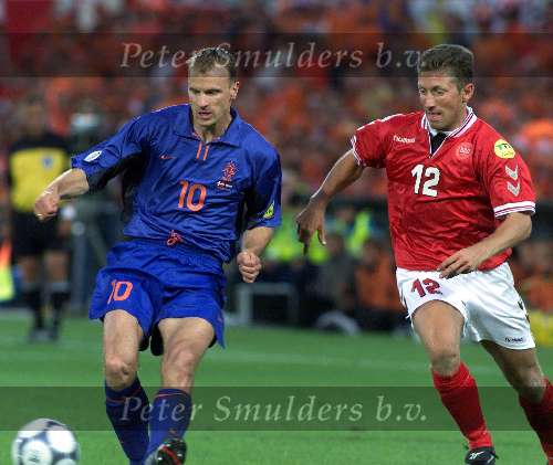 Rotterdam16 juni 2000 Euro 2000
Nederland-Denemarken, eindstand 3-0
Dennis Bergkamp conta Soren Colding
Europees Kampioenschap voetbal 2000
