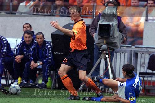 Amsterdam 29 juni 2000
Nederland-Italie 0-0 euro 2000
Dennis Bergkamp in duel met Cannavaro
Europees Kampioenschap voetbal 2000