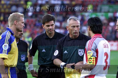 15 juni 2000
Turkije-Zweden, eindstand 0-0
Dick jol met Ogun en Johan Mjallby
Europees Kampioenschap voetbal 2000