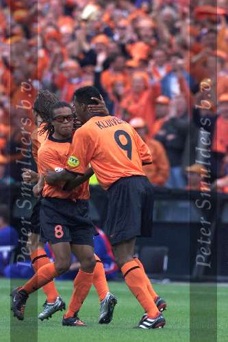 Rotterdam, 25 juni 2000   Euro 2000
Nederland-Yougoslavie, eindstand 6-1
Patrick Kluivert en Edgar Davids
Europees Kampioenschap voetbal 2000