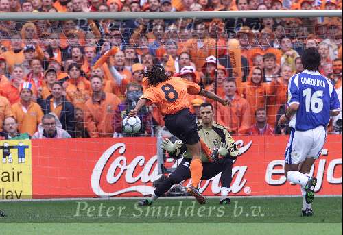Rotterdam, 25 juni 2000   Euro 2000
Nederland-Yougoslavie, eindstand 6-1
Edgar Davids en Kralj
Europees Kampioenschap voetbal 2000