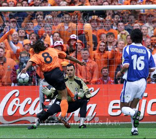 Rotterdam, 25 juni 2000   Euro 2000
Nederland-Yougoslavie, eindstand 6-1
Edgar Davids en Kralj  mooie aktie
Europees Kampioenschappen voetbal 2000