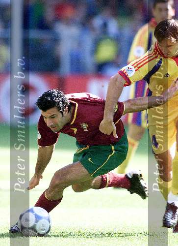 Arnhem, 17 juni 2000  Euro 2000
Roemenie-Portugal, eindstand 0-1
Figo in duel met Filipescu  mooie aktie
Europees Kampioenschap Voetbal 2000