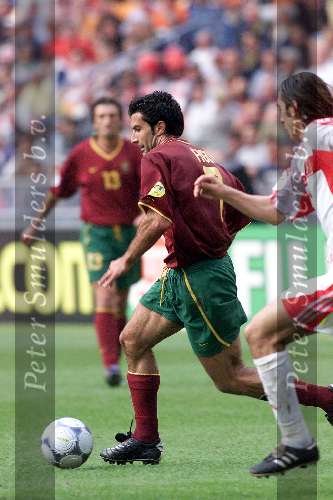 Amsterdam, 24 juni 2000   Euro 2000
Portugal-Turkije, eindstand 2-0
Figo
Europees Kampioenschap Voetbal 2000