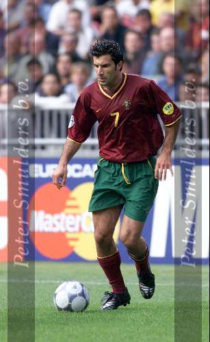 Amsterdam, 24 juni 2000   Euro 2000
Portugal-Turkije, eindstand 2-0
Figo
Europees Kampioenschap Voetbal 2000