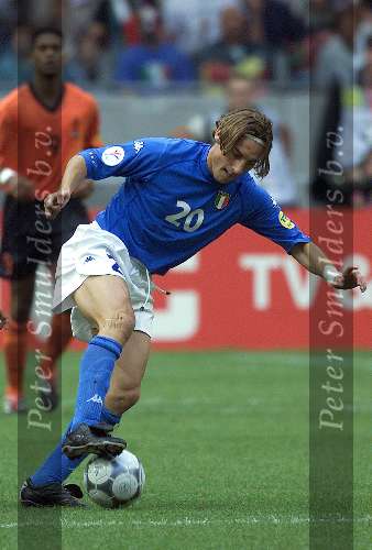 Amsterdam, 29 juni 2000   Euro 2000
Nederland-Italie, eindstand 0-0 ook na verlenging Italie wint na strafschoppen
Francesco Totti
Europees Kampioenschap Voetbal 2000