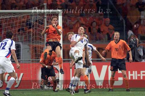 Amsterdam 11 juni 2000
Nederland-Tjechie 1-0 tijdens EK
Jan Koller en Frank de Boer in duel
Bert konterman Dennis Bergkamp
Europees Kampioenschap Voetbal 2000