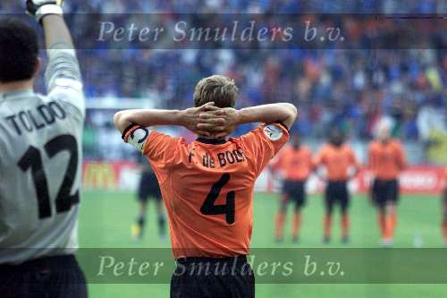Amsterdam, 29 juni 2000   Euro 2000
Nederland-Italie, eindstand 0-0 ook na verlenging Italie wint na strafschoppen
Frank de Boer mist zijn penalty
Europees Kampioenschap Voetbal 2000