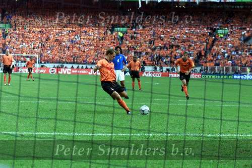 Amsterdam, 29 juni 2000   Euro 2000
Nederland-Italie, eindstand 0-0 ook na verlenging Italie wint na strafschoppen
Frank de Boer mist strafschop in wedstrijd
Europees Kampioenschap Voetbal 2000