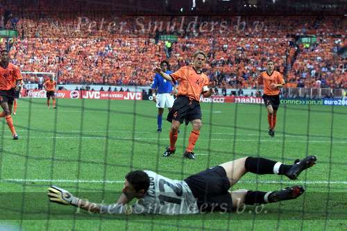Amsterdam, 29 juni 2000   Euro 2000
Nederland-Italie, eindstand 0-0 ook na verlenging Italie wint na strafschoppen
Frank de boer mist penalty
Europees Kampioenschap Voetbal 2000