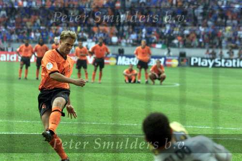 Amsterdam, 29 juni 2000   Euro 2000
Nederland-Italie, eindstand 0-0 ook na verlenging Italie wint na strafschoppen
Frank de Boer mist zijn penalty
Europees Kampioenschap Voetbal 2000