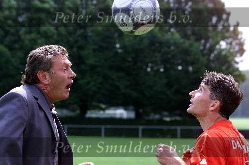 Landgraaf 6 juni 2000
Training Denemarken met Jan Heintze, Jon Dahl Tomasson en Jesper Gronkjaer
Frits Korbach met Jan Heintze