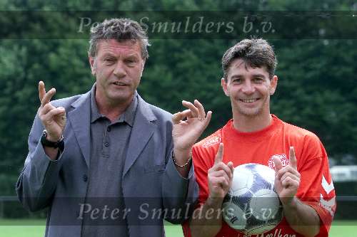 Landgraaf 6 juni 2000
Training Denemarken met Jan Heintze, Jon Dahl Tomasson en Jesper Gronkjaer
Frits Korbach met Jan Heintze