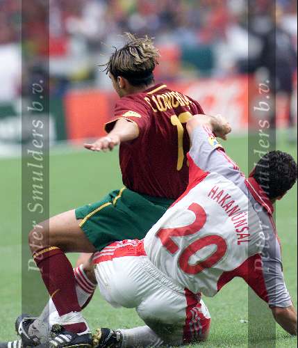 Amsterdam, 24 juni 2000    Euro 2000
Portugal-Turkije , eindstand 2-0
Hakanunsal in duel met Sergio Conceicao mooie aktie
Overtreding
Europees Kampioenschap Voetbal 2000