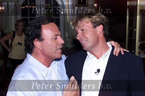 Volendam 20 juni 2000
Hans Kraay Jr en Julio Iglesias.