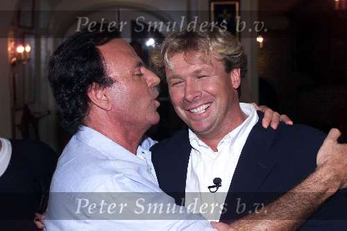 Volendam 20 juni 2000
Hans Kraay Jr en Julio Iglesias.